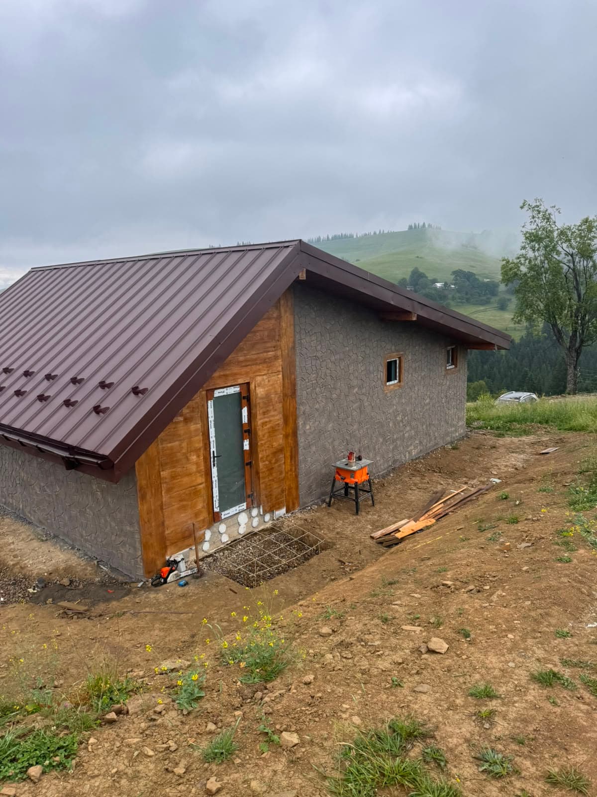 TitleSlugRegionBuild StatusStage LabelFeaturedДвоповерховий SIP-будинокdvopoverkhovyi-sip-kyivska-2026Київська областьБудується заразМонтаж даху · тиждень 2✅Гірський будинок з панорамою